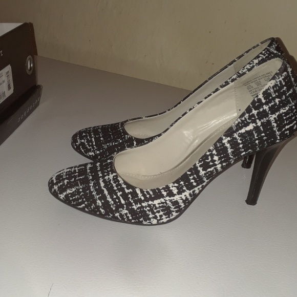 Shoes - Picture 2 of 4